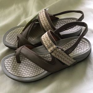 NWT baretraps sandals